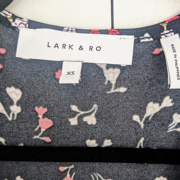 Lark & Ro XS Floral Wrap Dress - Picture 2 of 6